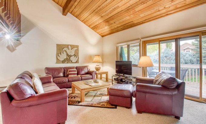 Elkhorn Village Condo | 190 m² Condo ∙ 3 bedrooms ∙ 10 guests