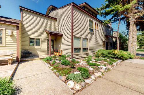 Moose Wilson Road Apartment | 191 m² Apartment ∙ 3 bedrooms ∙ 8 guests