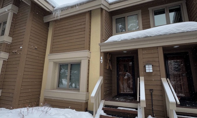 Elkhorn Village Condo | 2 bedroom with loft condo in peaceful Sun Valley with 1G WiFi