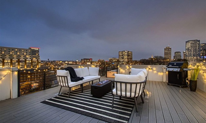 West End House | 2 - Skyline VIEWS - The Music City Collection