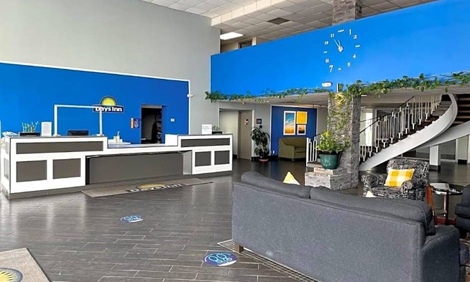 Fort Wright Hotel | 2-Star Hotel ∙ Days Inn by Wyndham Fort Wright Cincinnati Area