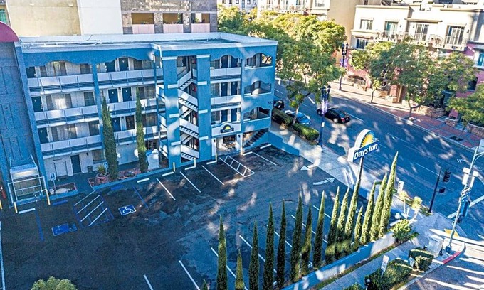 Cortez Hill Hotel | 2-Star Hotel ∙ Days Inn by Wyndham San Diego/Downtown/Convention Center