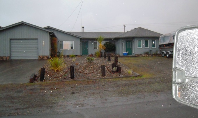 Winchester Bay House | 2200 Sq. Ft. Winchester Bay Home, 1 level
