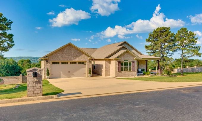 Russellville House | 222 m² House ∙ 3 bedrooms ∙ 7 guests
