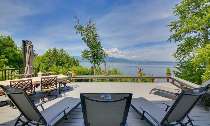 Sandpoint House | 222 m² House ∙ 4 bedrooms ∙ 12 guests