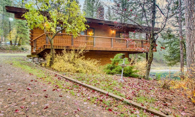 Kalispell Cabin | 223 m² Cabin ∙ 3 bedrooms ∙ 8 guests
