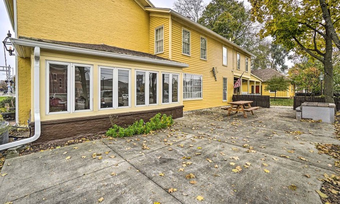 Troy House | 241 m² House ∙ 3 bedrooms ∙ 6 guests