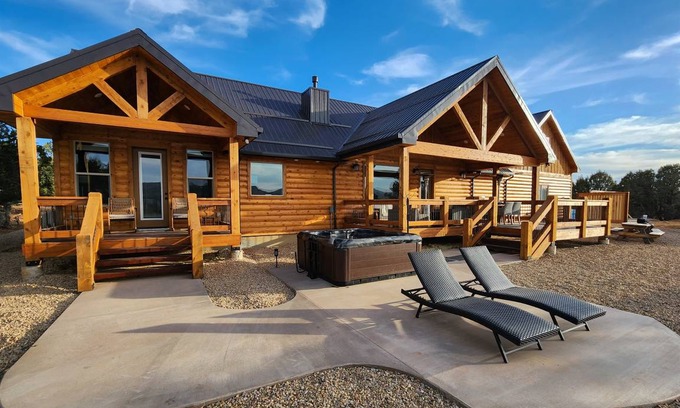 Orderville House | 242 m² House ∙ 4 bedrooms ∙ 12 guests