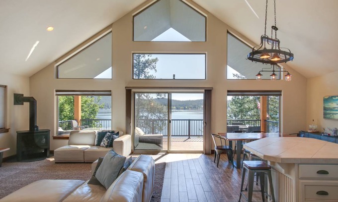 Loon Lake House | 247 m² House ∙ 5 bedrooms ∙ 13 guests