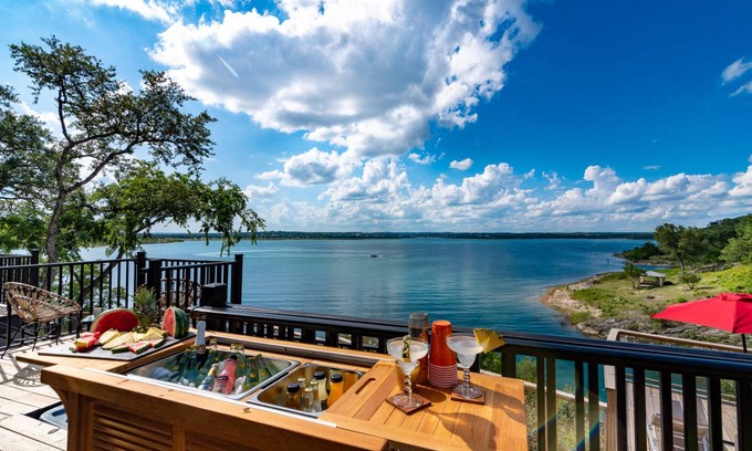 Canyon Lake House | 248 m² House ∙ 4 bedrooms ∙ 11 guests