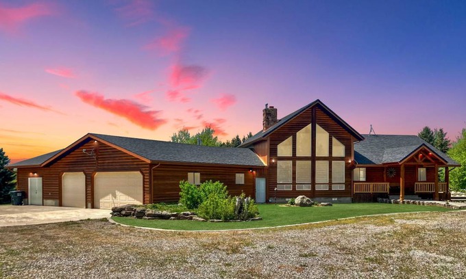 St. Anthony Cabin | 252 m² Cabin ∙ 4 bedrooms ∙ 10 guests
