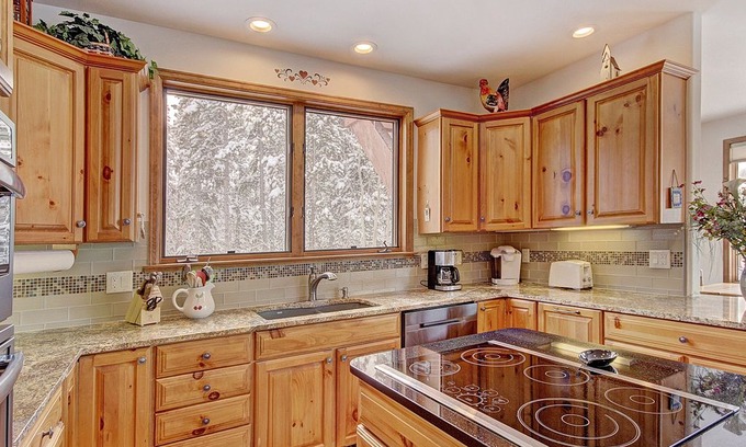 Dunkin Hill House | 2542 Boreas Pass Three-Bedroom House