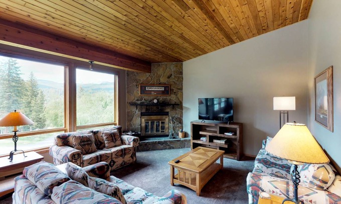 Big Sky House | 255 m² House ∙ 4 bedrooms ∙ 8 guests