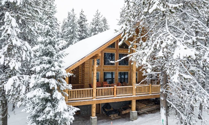 Island Park Cabin | 295 m² Cabin ∙ 4 bedrooms ∙ 10 guests