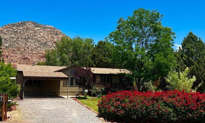 West Sedona House | 3 Bedroom with Stunning Red Rock Views! Walk to Trails!