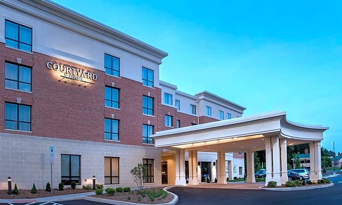 Hershey Hotel | 3-Star Hotel ∙ Courtyard by Marriott Hershey Chocolate Avenue