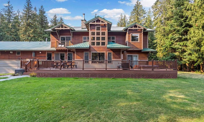 Clark Fork House | 304 m² House ∙ 7 bedrooms ∙ 12 guests