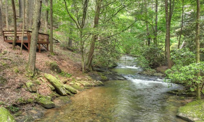Walnut Mountain Cabin | 307 m² Cabin ∙ 3 bedrooms ∙ 10 guests