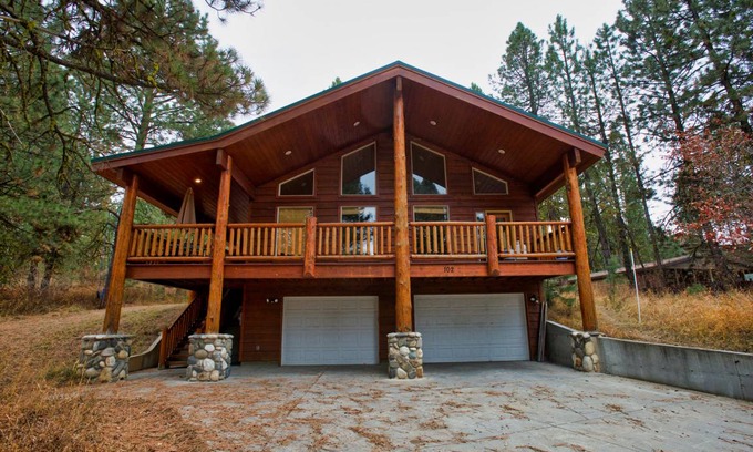 Cascade House | 316 m² House ∙ 5 bedrooms ∙ 16 guests
