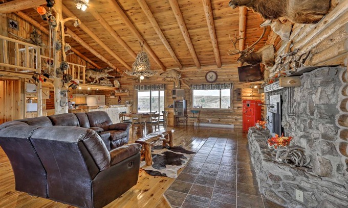 Belle Fourche House | 325 m² House ∙ 8 bedrooms ∙ 26 guests