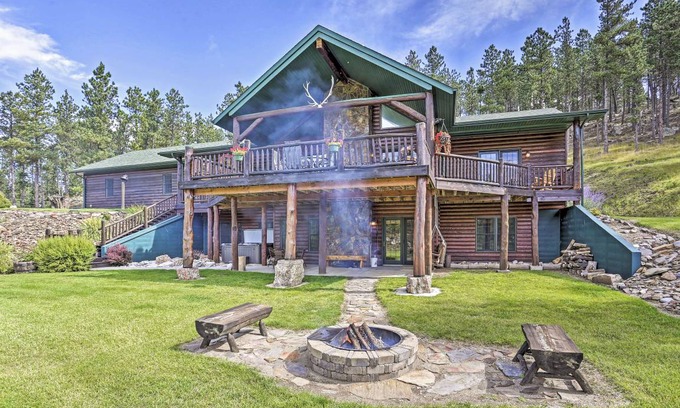 Custer House | 339 m² House ∙ 6 bedrooms ∙ 19 guests