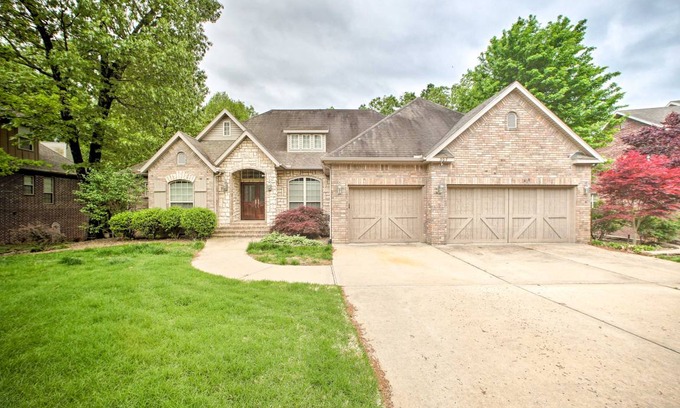 Bentonville House | 357 m² House ∙ 4 bedrooms ∙ 11 guests