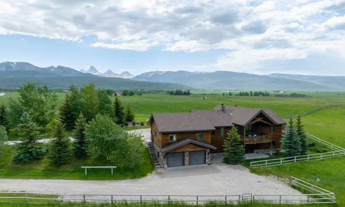Clawson House | 368 m² House ∙ 4 bedrooms ∙ 12 guests