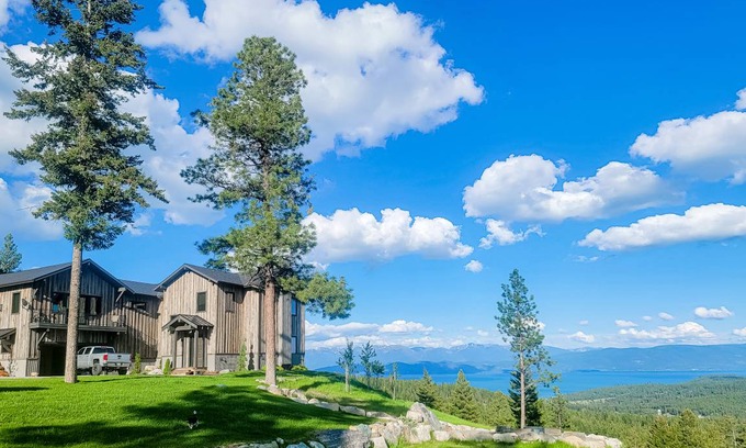 Lakeside House | 390 m² House ∙ 5 bedrooms ∙ 12 guests