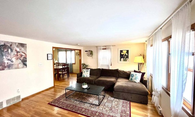 Waltham Apartment | 3bd/1ba apartment with parking 7362