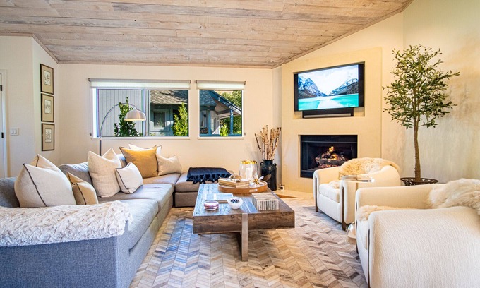 Elkhorn Village Condo | 3BD-3BA Ski Chalet - Views + Resort Amenities!