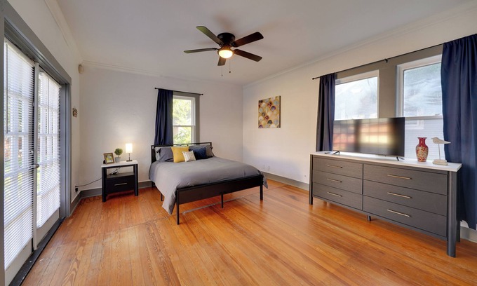 Highland Park Cottage | 4 Mi to Downtown! Cozy Bungalow in San Antonio
