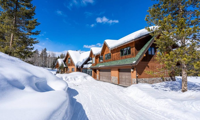 Big Sky House | 401 m² House ∙ 6 bedrooms ∙ 12 guests