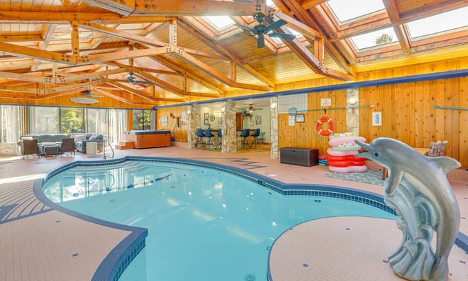Vermilion House | 408 m² House ∙ 5 bedrooms ∙ 12 guests