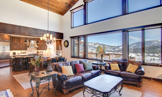 Big Sky House | 418 m² House ∙ 4 bedrooms ∙ 6 guests