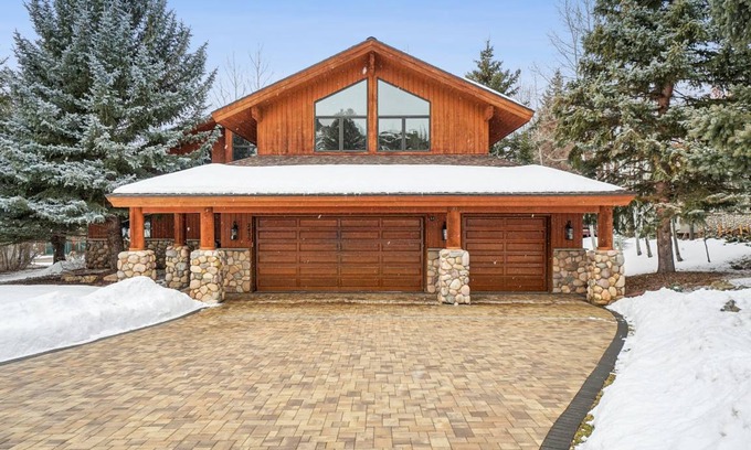 Park Meadows House | 418 m² House ∙ 6 bedrooms ∙ 18 guests