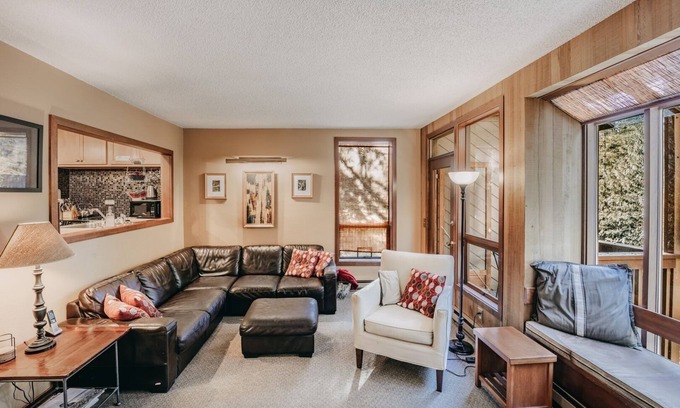 Glacier Condo | 41SW - Sauna - WiFi - Fireplace - Sleeps 8 by RedAwning
