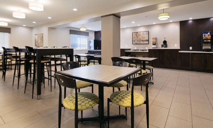 Grand Forks Hotel | 46 m² Hotel ∙ 2 bedrooms ∙ 127 guests