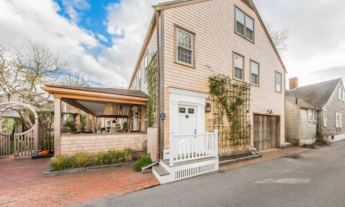 Nantucket Town House | 465 m² House ∙ 7 bedrooms ∙ 14 guests