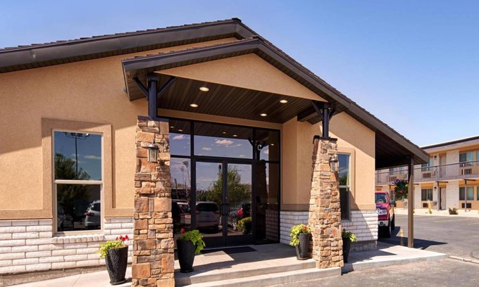 Vernal Hotel | 47 m² Motel ∙ 127 guests