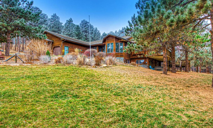 Blackhawk House | 483 m² House ∙ 4 bedrooms ∙ 12 guests