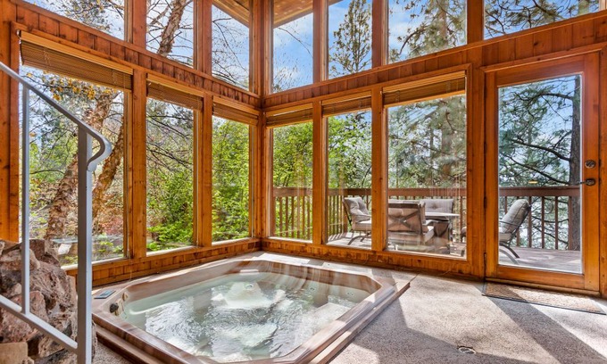 Liberty Lake House | 489 m² House ∙ 4 bedrooms ∙ 8 guests