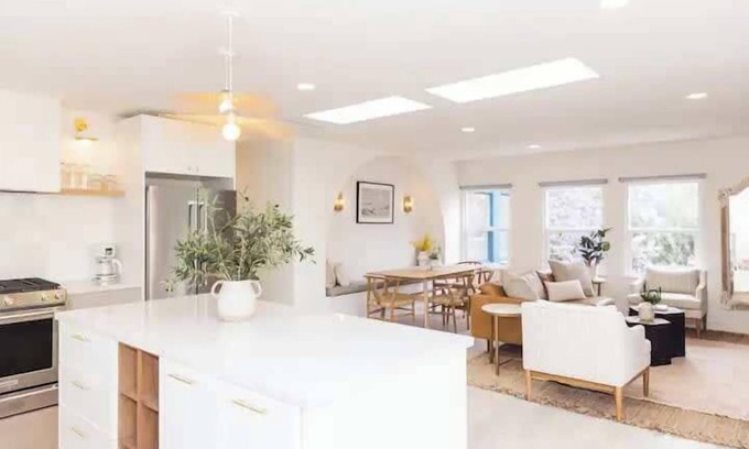 Little Italy House | 4BR - Free Parking - Walk to Nightlife in Little Italy!