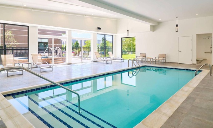 West Des Moines Hotel | 51 m² Hotel ∙ 127 guests