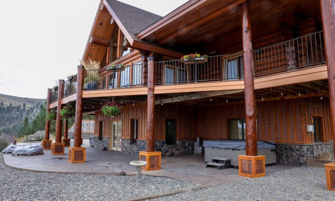 Baker City Cabin | 52 m² Cabin ∙ 5 bedrooms ∙ 16 guests