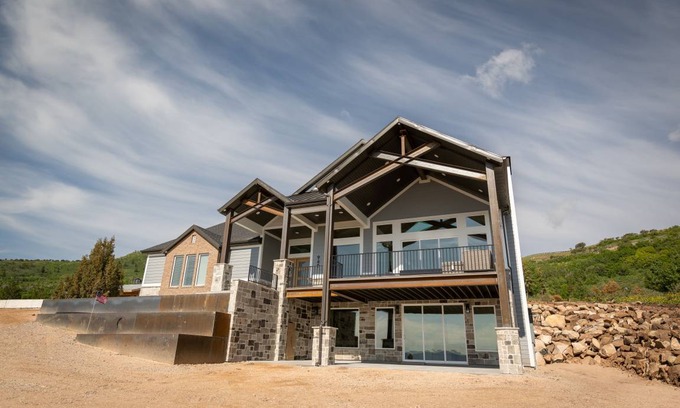 Garden City Cabin | 557 m² Cabin ∙ 8 bedrooms ∙ 38 guests