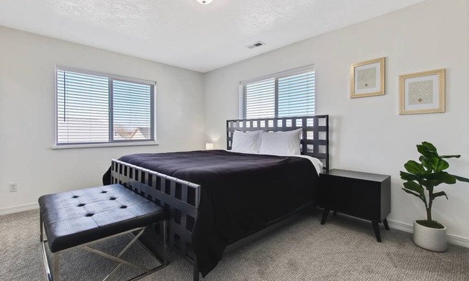 Meridian House | 557 m² House ∙ 1 bedroom ∙ 3 guests