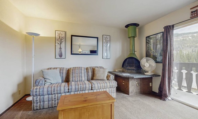 Sandpoint Condo | 56 m² Condo ∙ 1 bedroom ∙ 3 guests