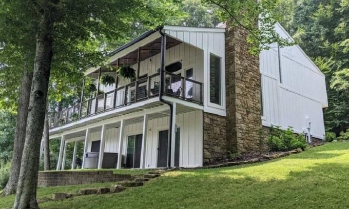 Gnaw Bone House | 5BR 4BA house on shared lake