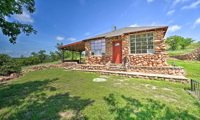 Medicine Park Cottage | 65 m² Cabin ∙ 1 bedroom ∙ 4 guests