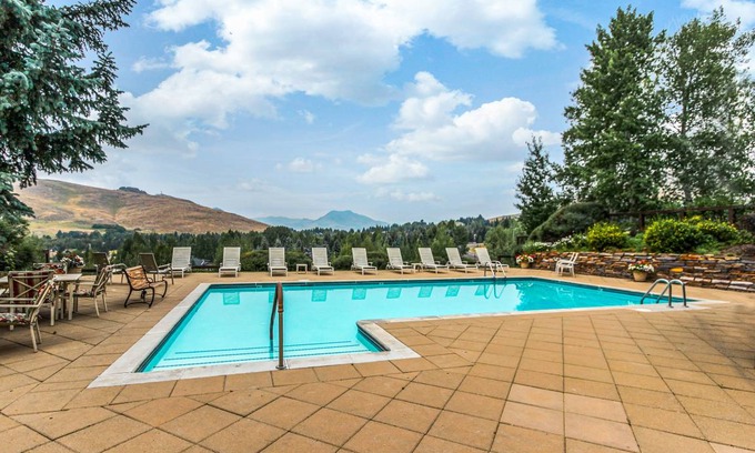 Elkhorn Village Condo | 65 m² Condo ∙ 1 bedroom ∙ 4 guests